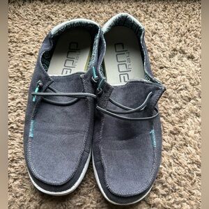 Women’s hey dudes size 11
